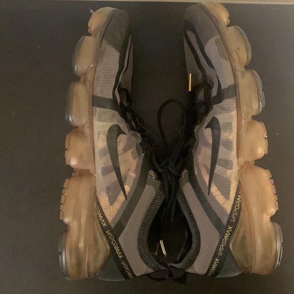 Nike Men’s Air Max Gold & Black, Size 11